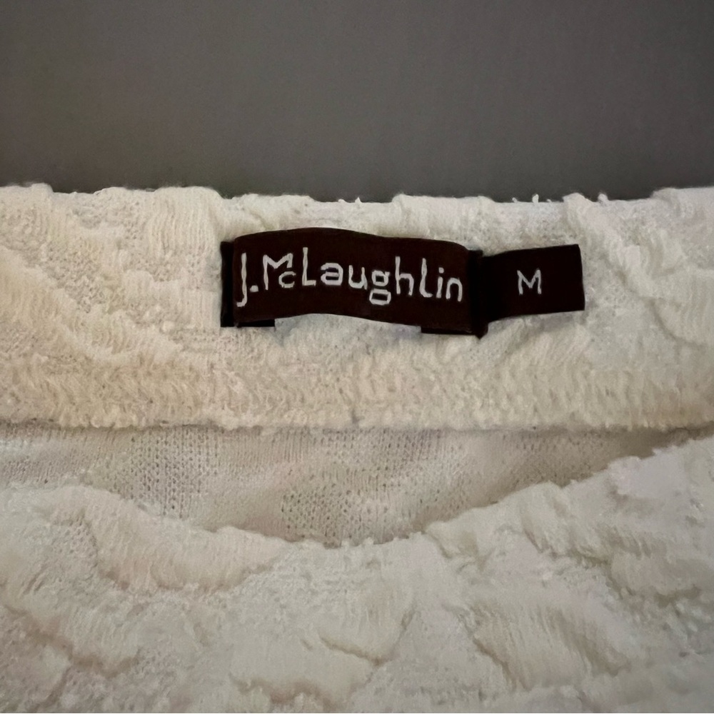 McLaughlin Elegant White Textured Jacquard mini Skirt, size M.